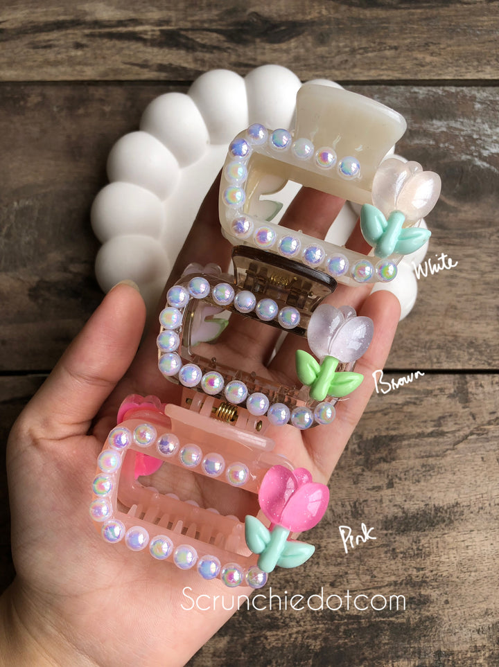 Tulip Pearl claws