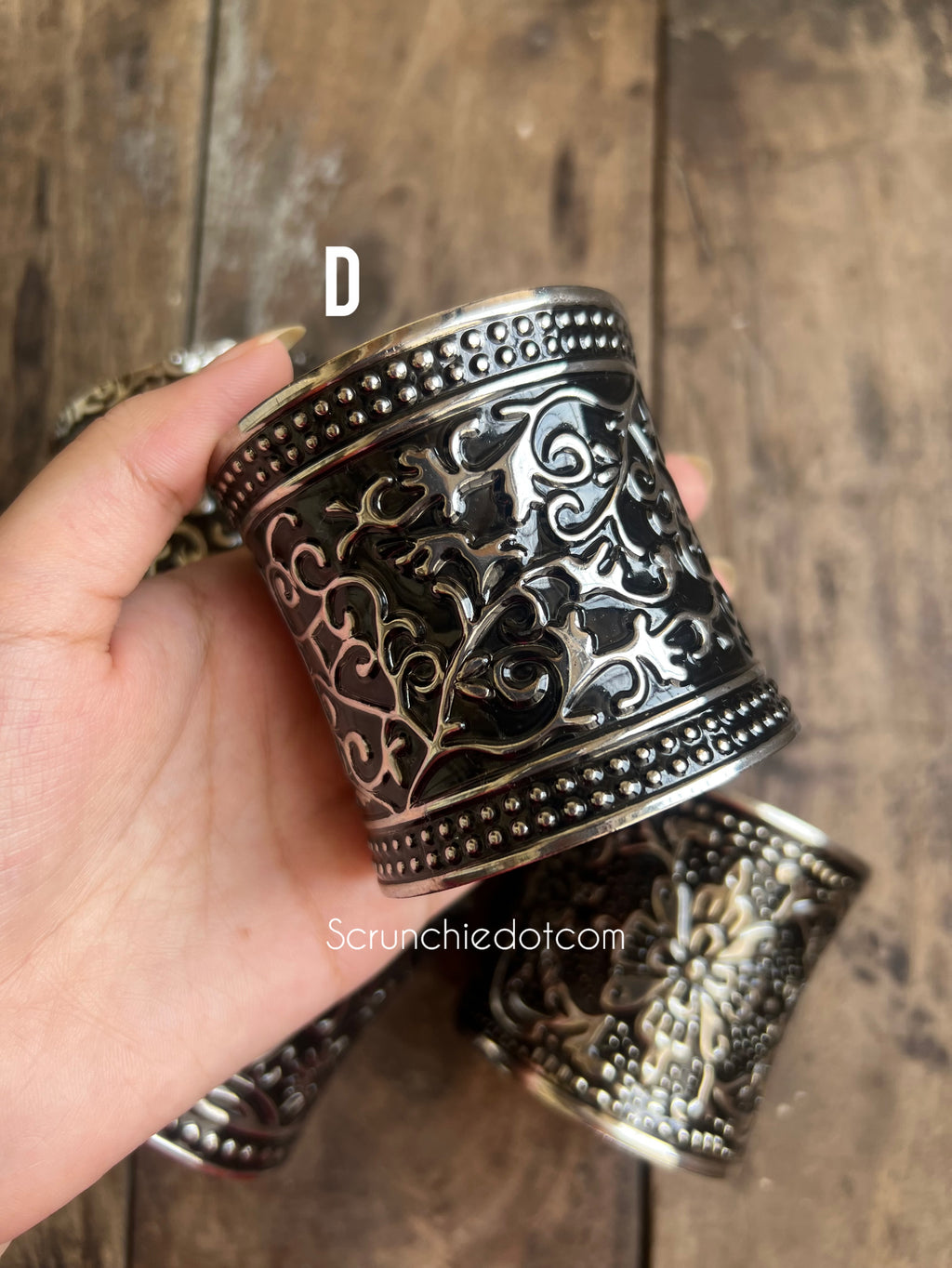 Metal oxidized cuff