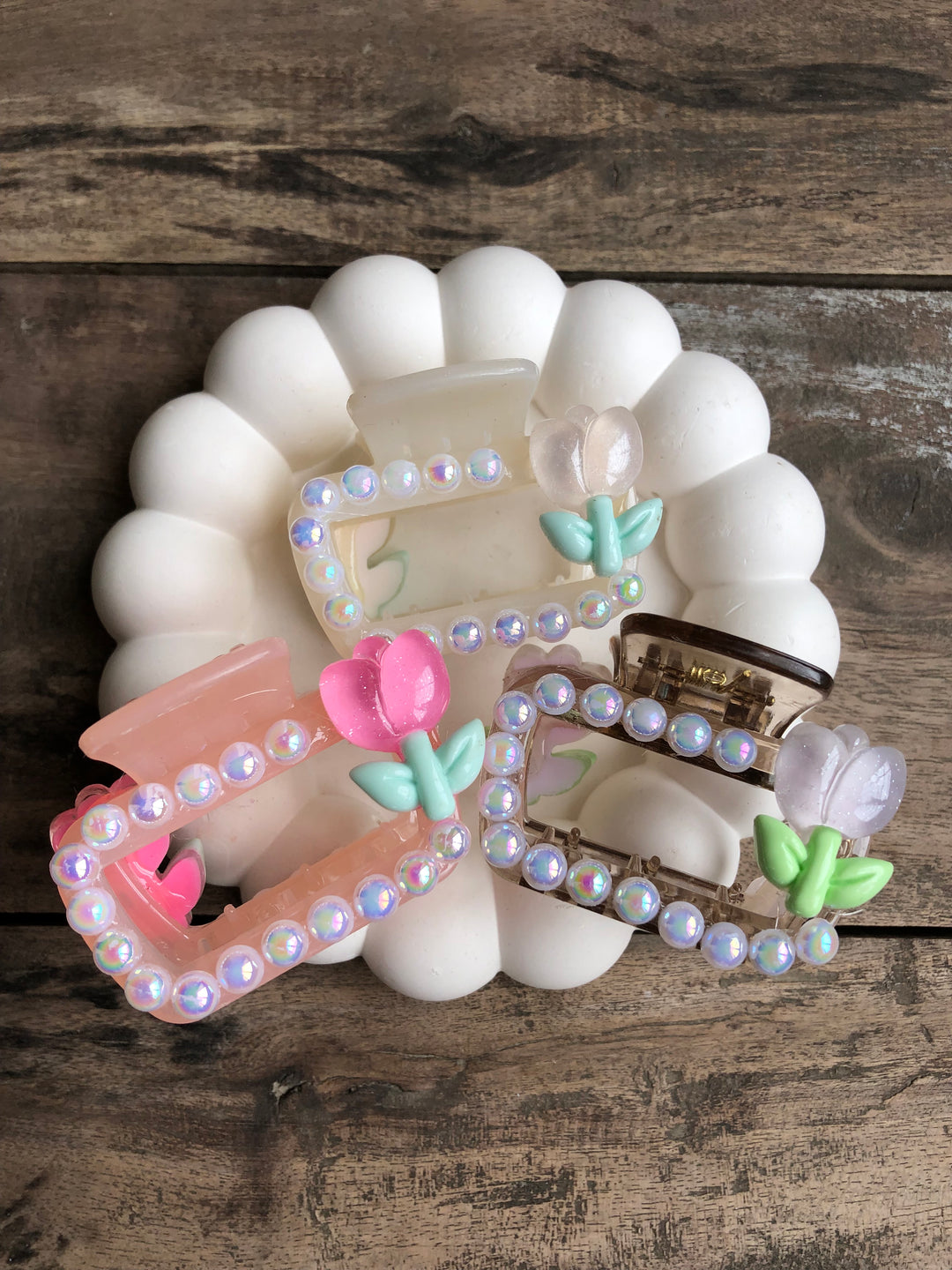 Tulip Pearl claws