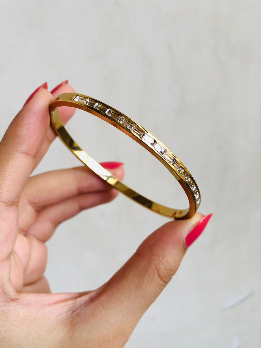 Elle’s Handcuff