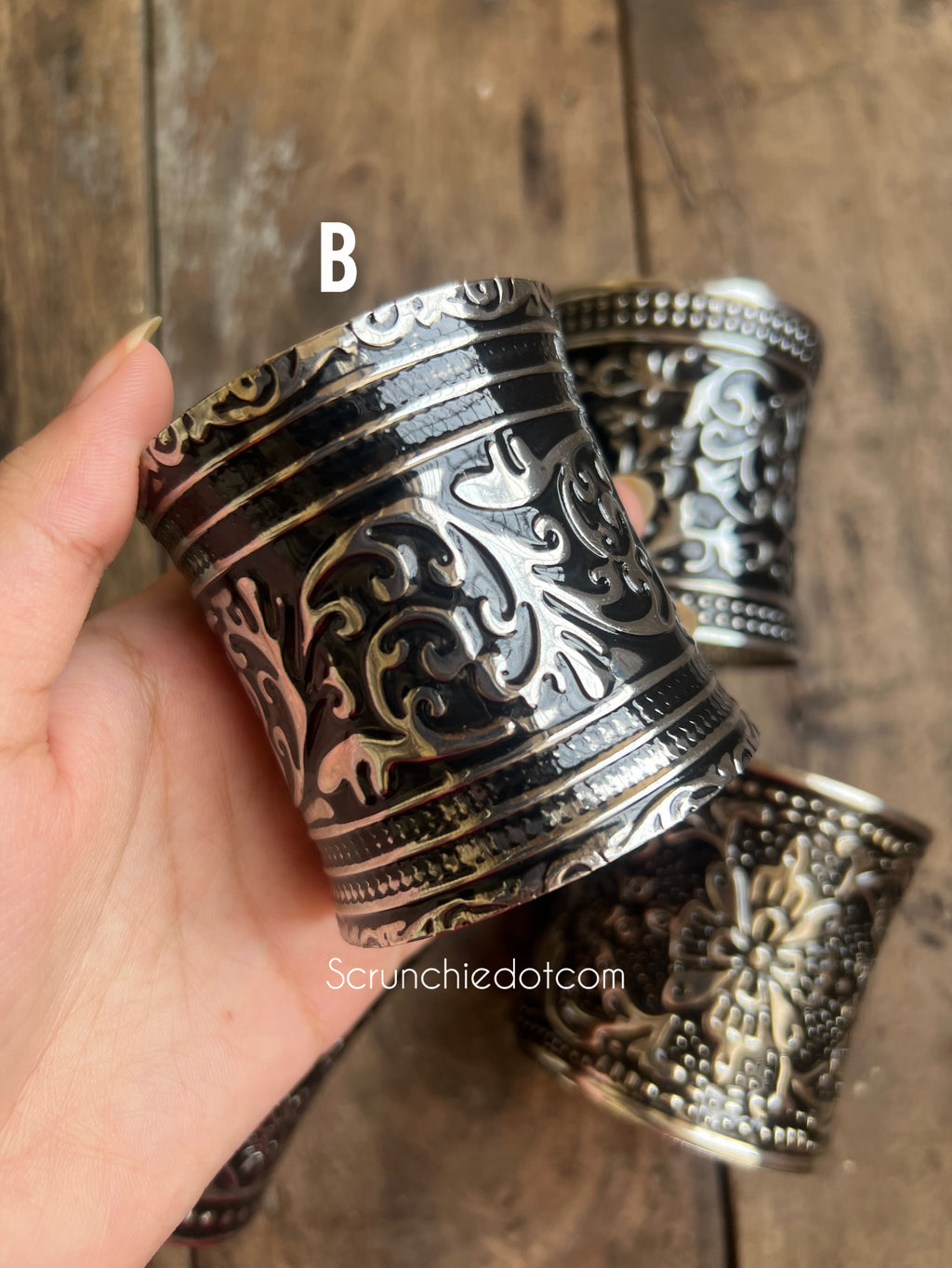 Metal oxidized cuff