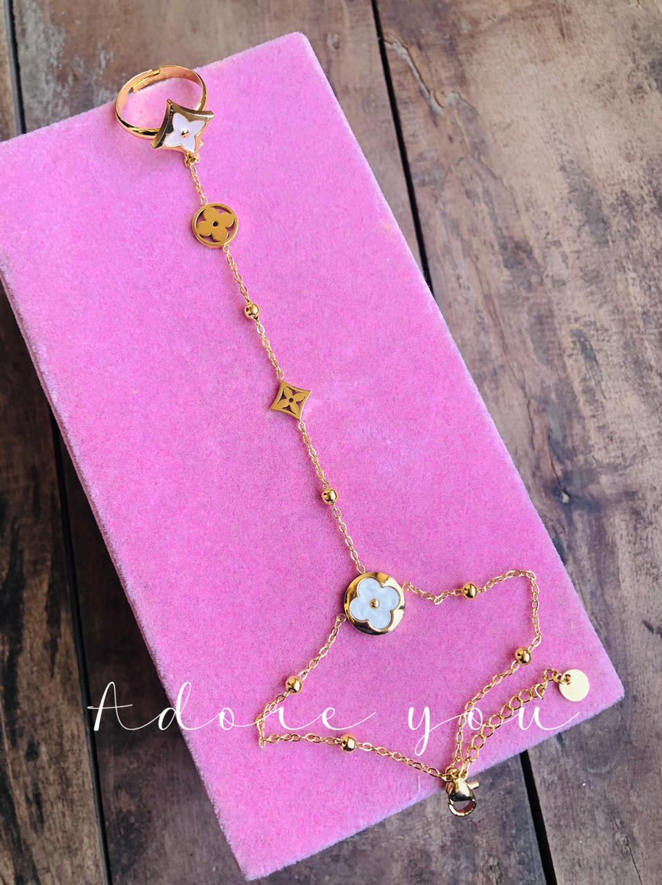 Clover Handchain