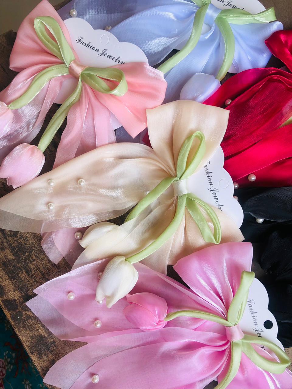 Tulip Pearl Bowclip