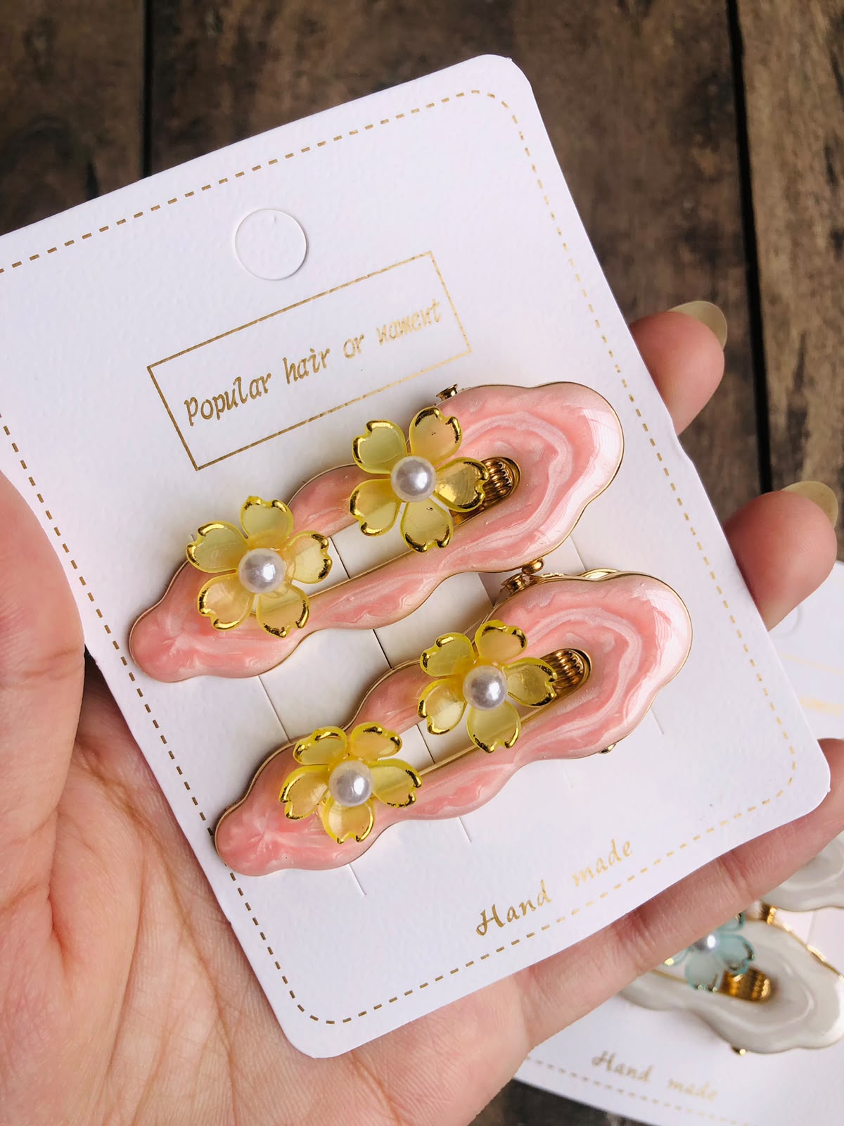 Petal pop clips