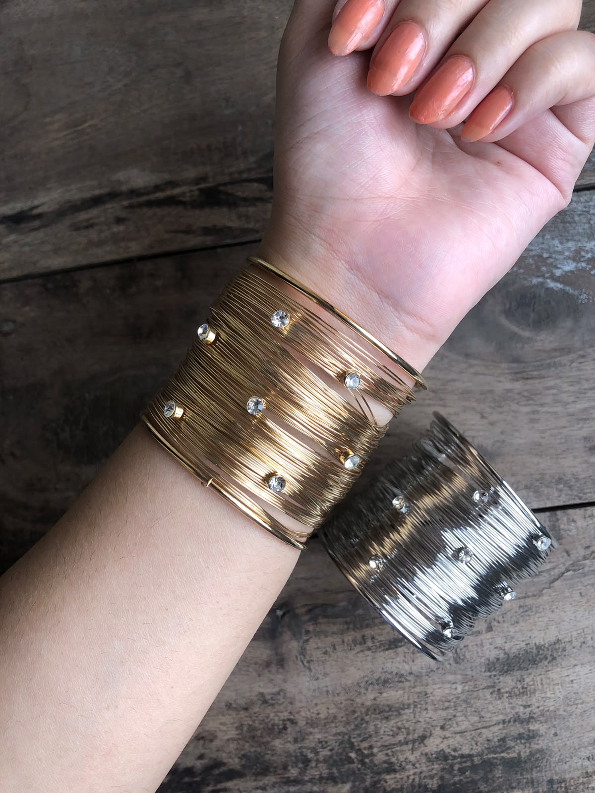 Stone wired Handcuff