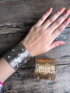 Stone wired Handcuff