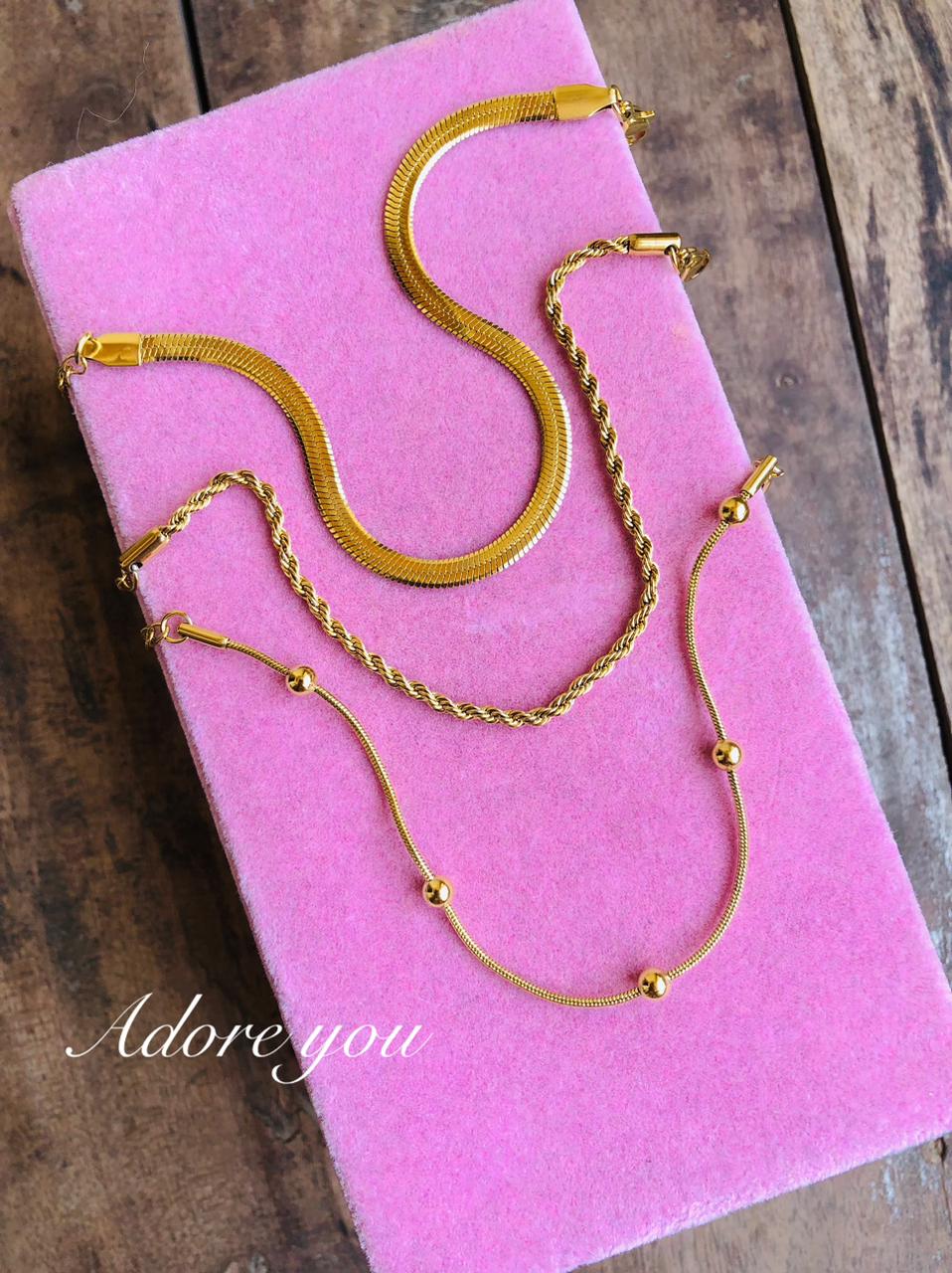 Minimal Bracelets