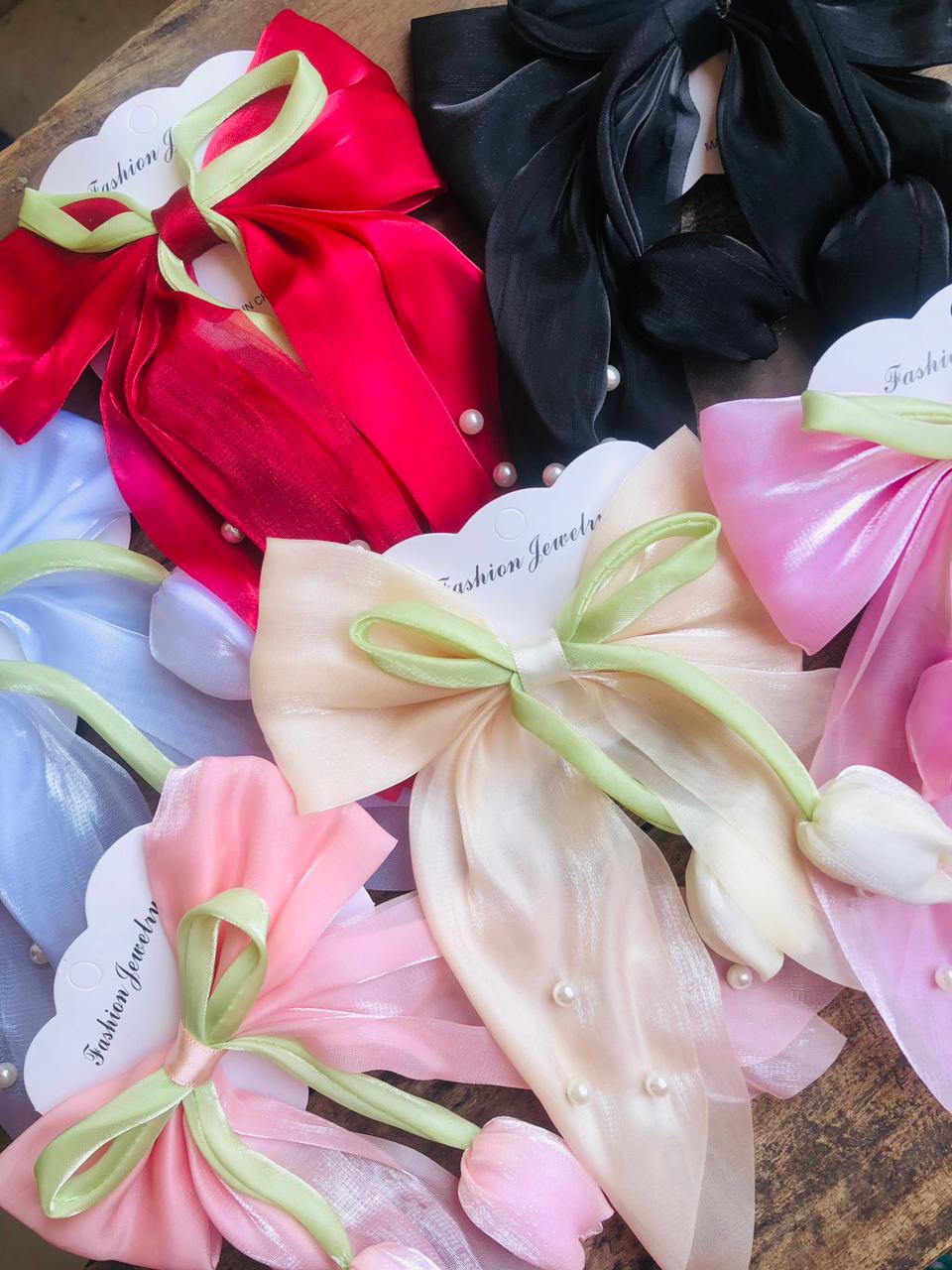 Tulip Pearl Bowclip