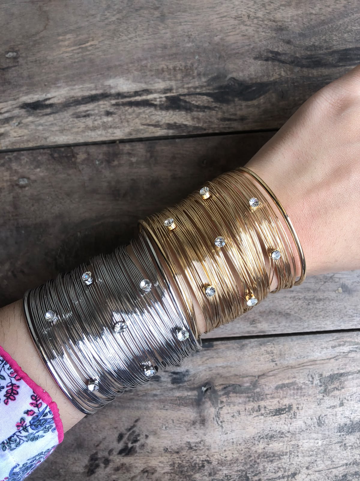 Stone wired Handcuff