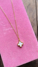 Reversible clover pendant